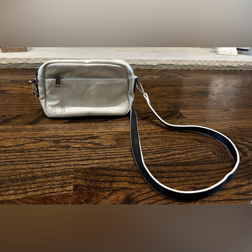 KL928 Crossbody Bag